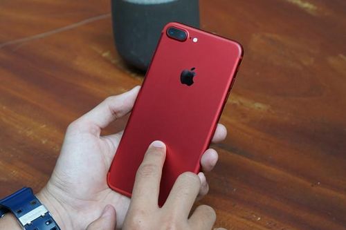 Cửa hàng 'dìm giá' iPhone xách tay, khách bức xúc vì bị moi tiền