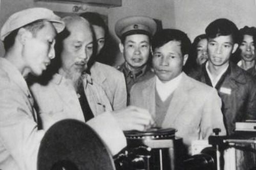 Vì sao công nhân là giai cấp lãnh đạo cách mạng?