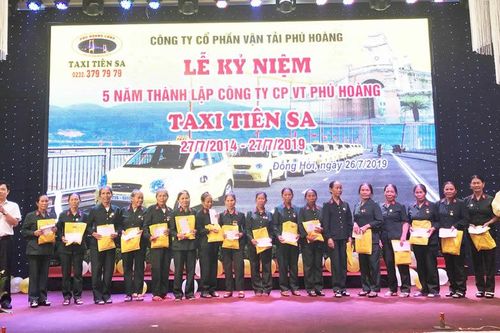 Taxi Tiên Sa Quảng Bình hỗ trợ gần 1 tỷ đồng cho công tác an sinh xã hội tỉnh Quảng Bình