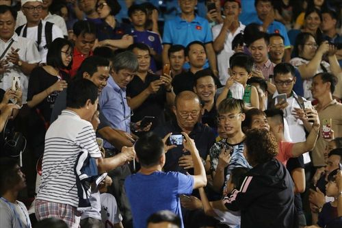 Thầy Park muốn đưa tuyển Việt Nam về Thống Nhất đá World Cup
