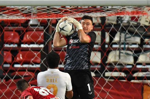 Đặng Văn Lâm tiếp tục bay cao cùng Muangthong United