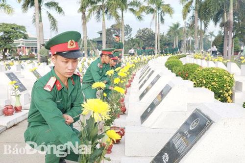Sâu nặng nghĩa tình với người có công