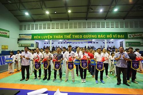 146 võ sinh tranh tài giải Taekwondo các nhóm tuổi tỉnh