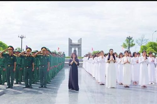 Nén tâm hương gửi các anh hùng, liệt sĩ