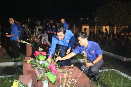Thắp nến tri ân các Anh hùng liệt sĩ
