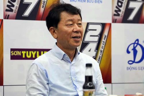 TP.HCM thoát hiểm phút bù giờ, HLV Hàn Quốc không để tâm nhận định của bầu Đức