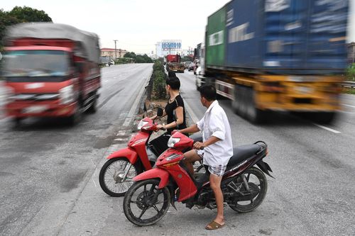 Quốc lộ 5 như đường làng, biệt thự hiện đại bỏ hoang vào top ảnh tuần