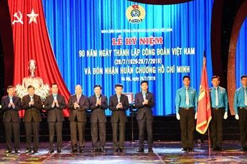 Tổng Liên đoàn Lao động Việt Nam đón nhận Huân chương Hồ Chí Minh