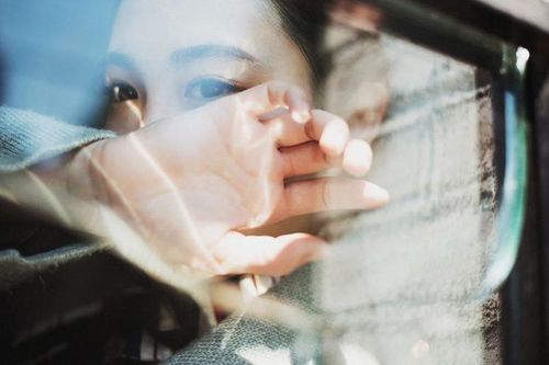 Điều phụ nũ nên suy nghĩ trước khi chấp nhận ở nhà để chồng nuôi