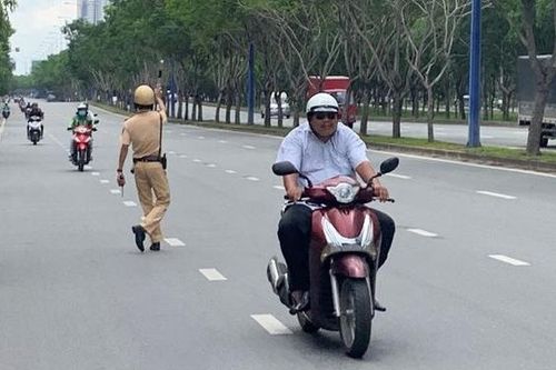 Phát hiện Cảnh sát giao thông bắn tốc độ, đối tượng vứt xe trộm ven đường