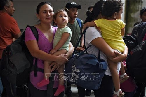 Mexico hỗ trợ Honduras 'giữ chân' người muốn di cư