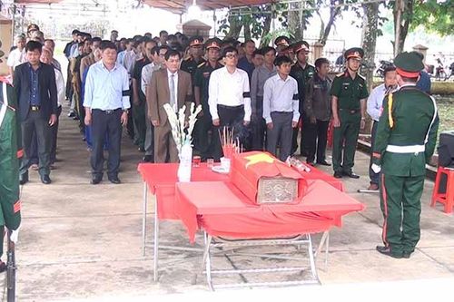 Huyện Đak Đoa tổ chức lễ truy điệu và an táng hài cốt liệt sĩ