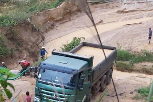 Gia Lai: Phát hiện vụ khai thác cát trái phép tại suối Ia Séc