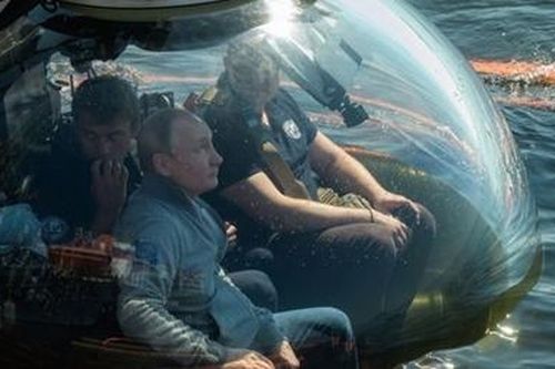 Tổng thống Putin đích thân xuống đáy biển xem xác tàu ngầm đắm