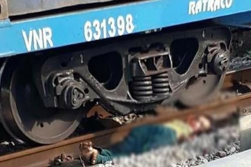 Mẹ ca sĩ Châu Việt Cường đi nhặt ve chai bị tàu hỏa tông tử vong