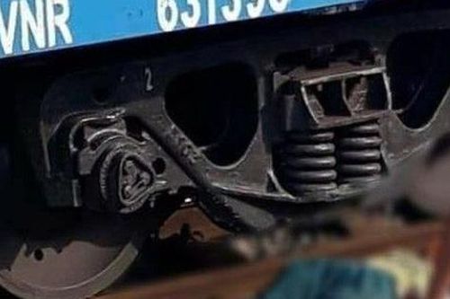 Khi đang nhặt ve chai, mẹ ca sĩ Châu Việt Cường bị tàu hỏa đâm tử vong