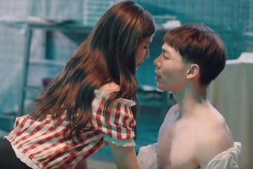 Erik trở lại với ballad bằng MV nóng bỏng nhất từ khi đi hát