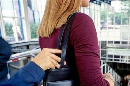 Băng trộm chuyên móc túi khách đi xe buýt ở Sài Gòn sa lưới