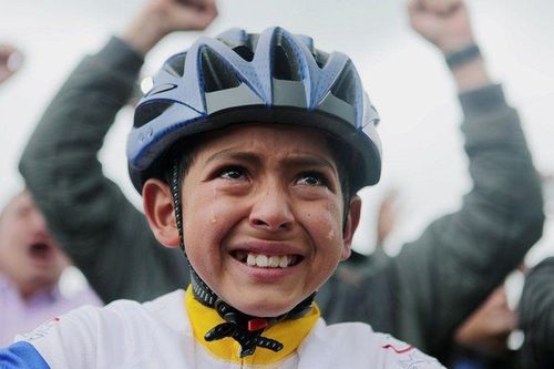 CĐV Colombia vỡ òa với cua-rơ làm điều chưa từng có ở Tour de France