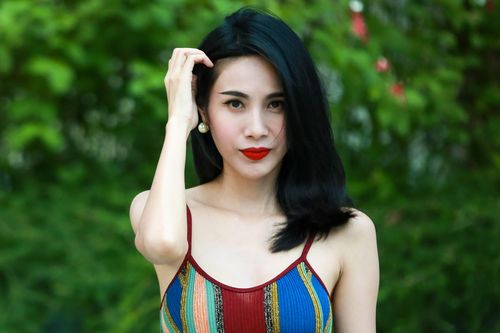 Thủy Tiên: 'Tôi không đi diễn bar, mặc hở bạo vì hạnh phúc gia đình'