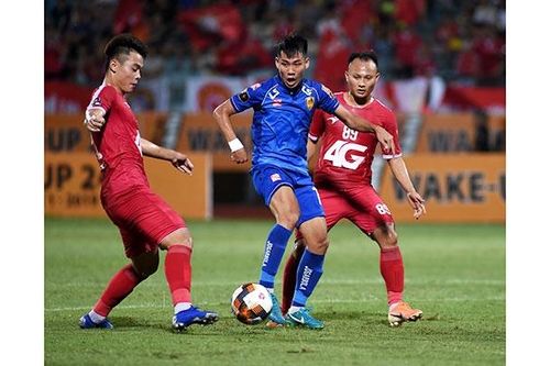 DNH Nam Định áp sát nhóm đầu, Quảng Nam giành điểm quý giá trên sân khách