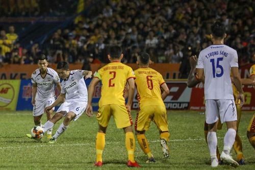 Xuân Trường hồi sinh, mãn nhãn 'chung kết sớm' V-League
