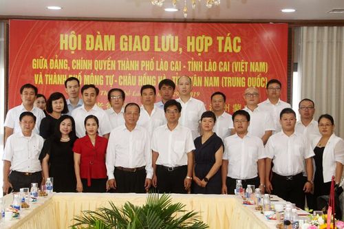 Thành phố Lào Cai (Việt Nam) hội đàm với thành phố Mông Tự (Trung Quốc)