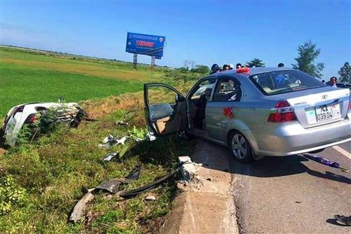 Cô dâu, chú rể nhập viện vì tai nạn giao thông