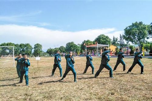 Khai mạc Hội thao thể dục thể thao và Hội thi pháo binh dân quân tự vệ