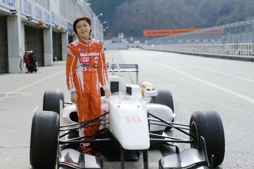 Cô bé 11 tuổi ước mơ trở thành tay đua F1