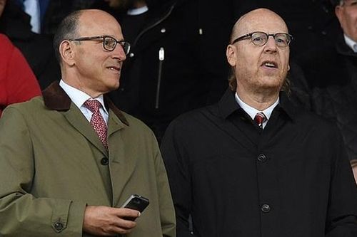 MU: Fan chỉ trích nhà Glazer, lo CLB hơn 150 năm nữa mới trả hết nợ