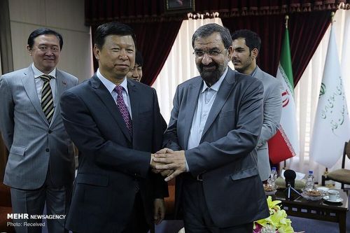 Iran 'cầu viện' Trung Quốc để đối phó với Hải quân Anh