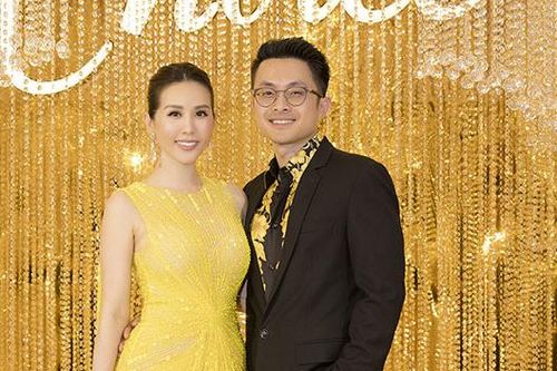 HH Thu Hoài xuất hiện gợi cảm bên bạn trai Việt kiều