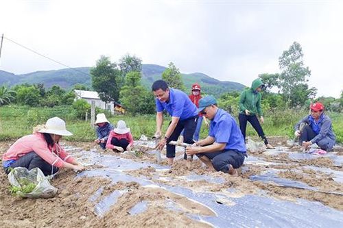 Giúp thanh niên vượt khó