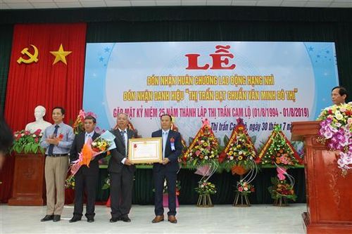 Thị trấn Cam Lộ kỉ niệm 25 năm ngày thành lập và đón nhận Huân chương Lao động hạng Nhì
