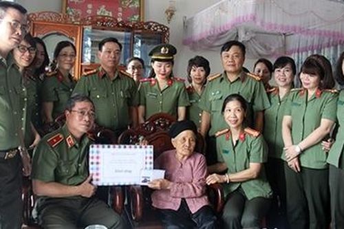 Hoạt động đền ơn, đáp nghĩa của Công an các đơn vị, địa phương