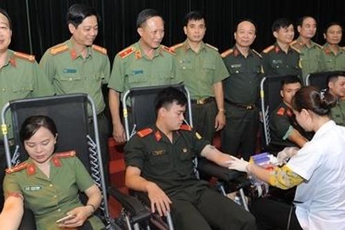 Tuổi trẻ Cảnh vệ CAND hiến máu tình nguyện vì đồng đội thân yêu