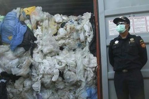 Tới lượt Indonesia trả các container rác thải cho Pháp và Hong Kong