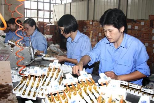 Xem xét giảm thuế thu nhập với doanh nghiệp siêu nhỏ và nhỏ