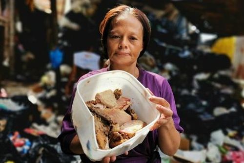 Pagpag - món thịt thừa từ bãi rác ám ảnh cuộc sống dân nghèo Philippines