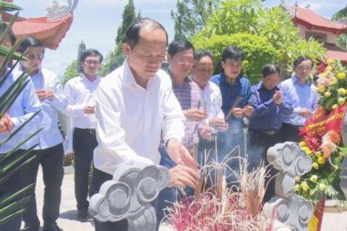 Hà Tĩnh lý giải việc 'chi 4,7 tỷ thắp hương cho liệt sĩ'