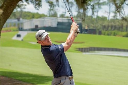 Bale thảnh thơi đánh golf trong ngày Real thua trận