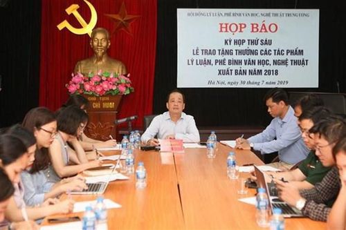 Phê bình văn học nghệ thuật: 'Dĩ hòa vi quý'