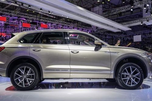 Khách Việt đặt xe mới trước cả… 2 năm