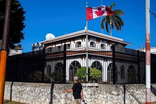 Canada mở lại dịch vụ lãnh sự tại Cuba sau các 'vấn đề sức khỏe'