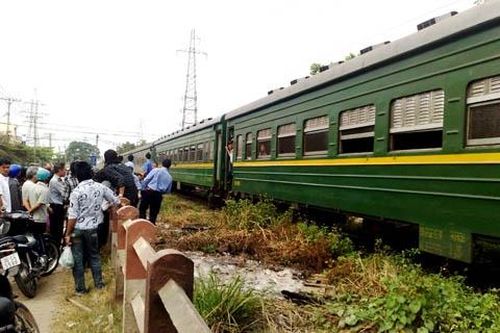 Phú Thọ: Lái tàu tử vong sau khi xuống sửa chữa đầu máy
