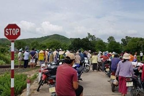 Tàu hỏa tông xe khách, nhiều người thương vong
