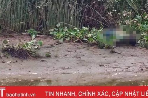 Phát hiện thi thể đang phân hủy bên rào nước ở Cẩm Xuyên