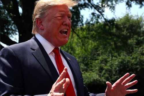 TT Donald Trump xem xét việc cắt giảm ngân sách quốc phòng