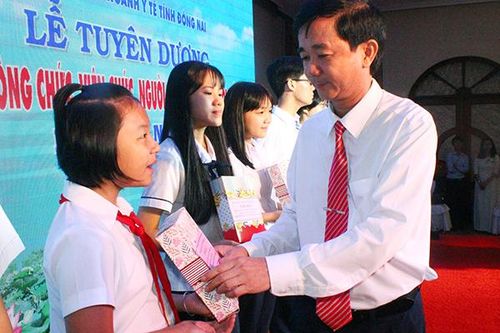 Tuyên dương 257 học sinh học giỏi – sống tốt